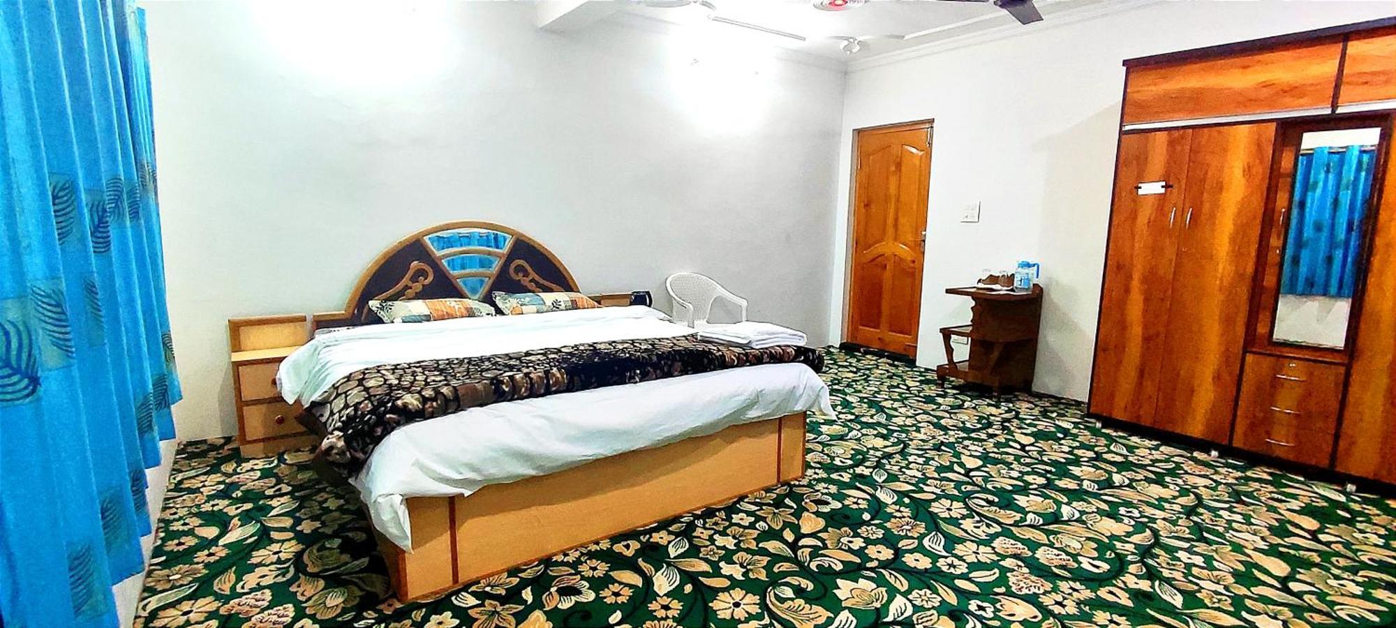 Srīnagar The Clover Inn מראה חיצוני תמונה