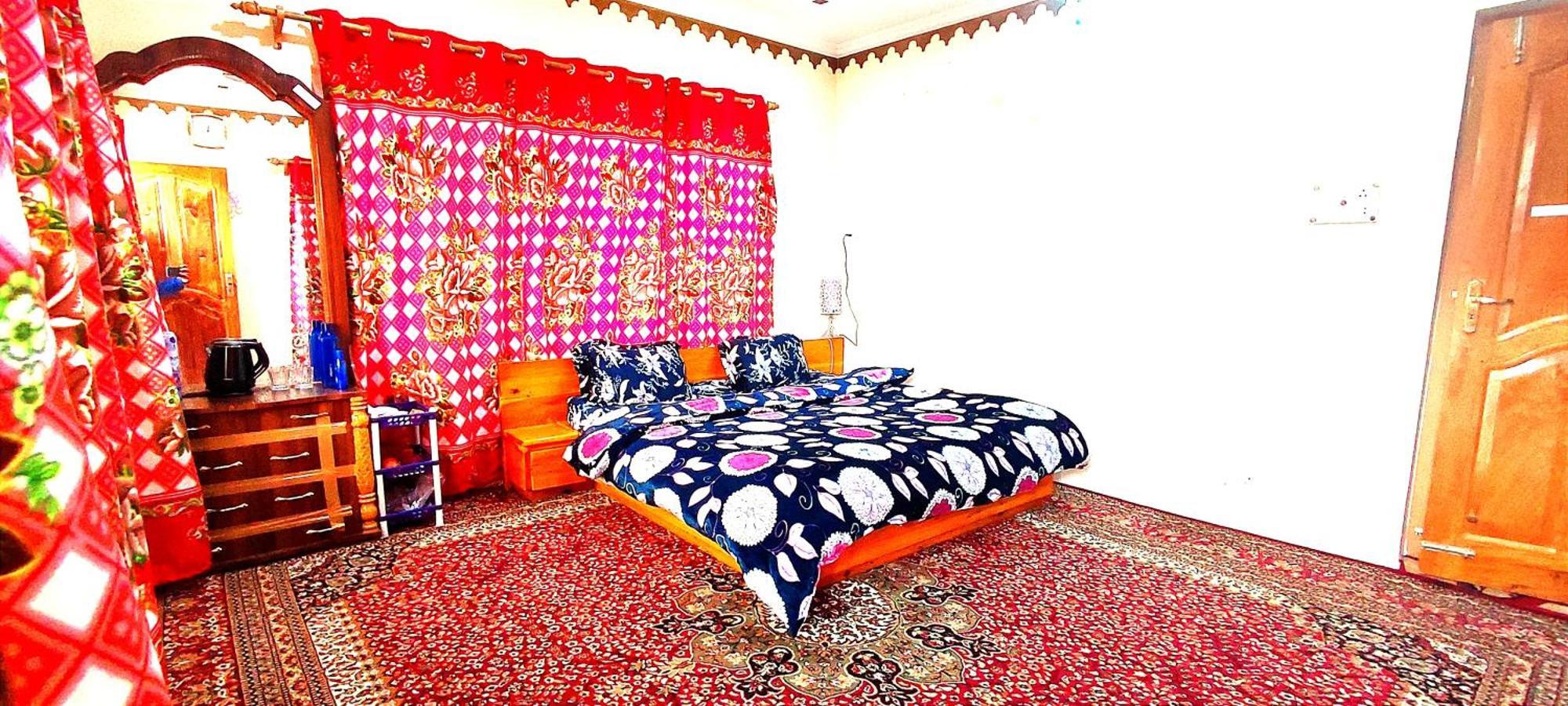 Srīnagar The Clover Inn מראה חיצוני תמונה