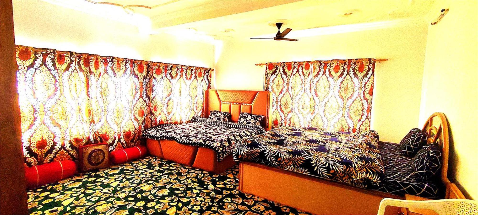 Srīnagar The Clover Inn מראה חיצוני תמונה