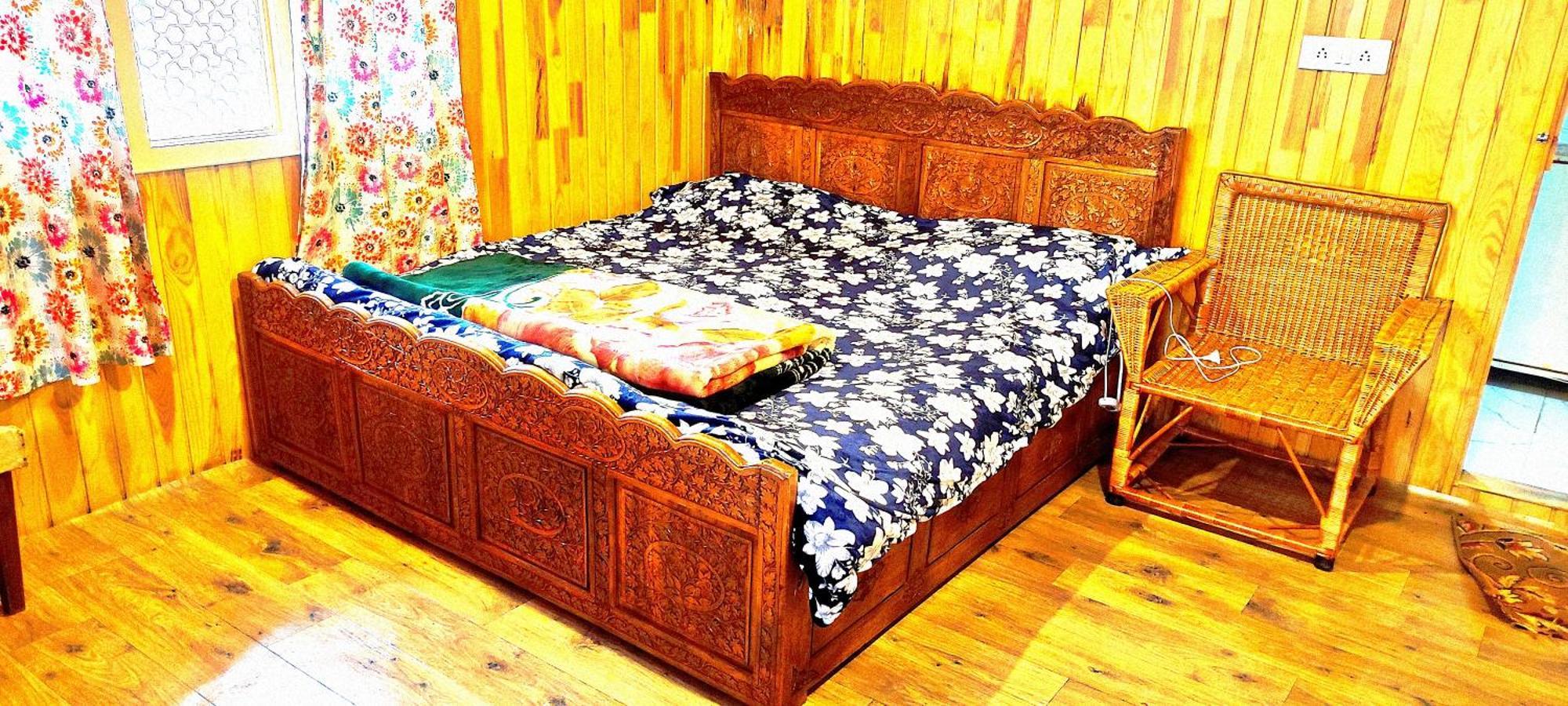 Srīnagar The Clover Inn מראה חיצוני תמונה